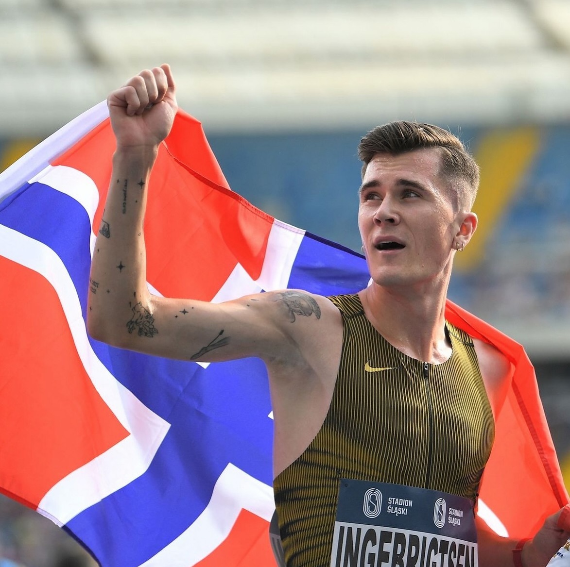 英国选手在田径比赛中跑出最佳成绩,夺冠 英国选手在田径比赛中跑出最佳成绩,夺冠