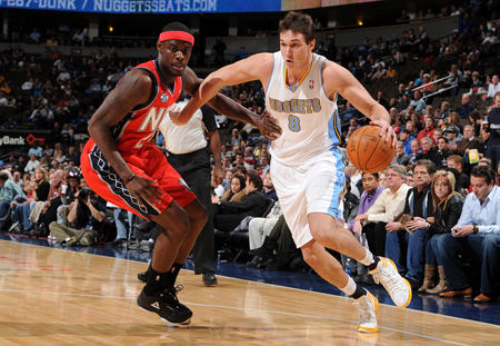 掘金客场逆转魔术,结束两连败 掘金客场逆转魔术,结束两连败