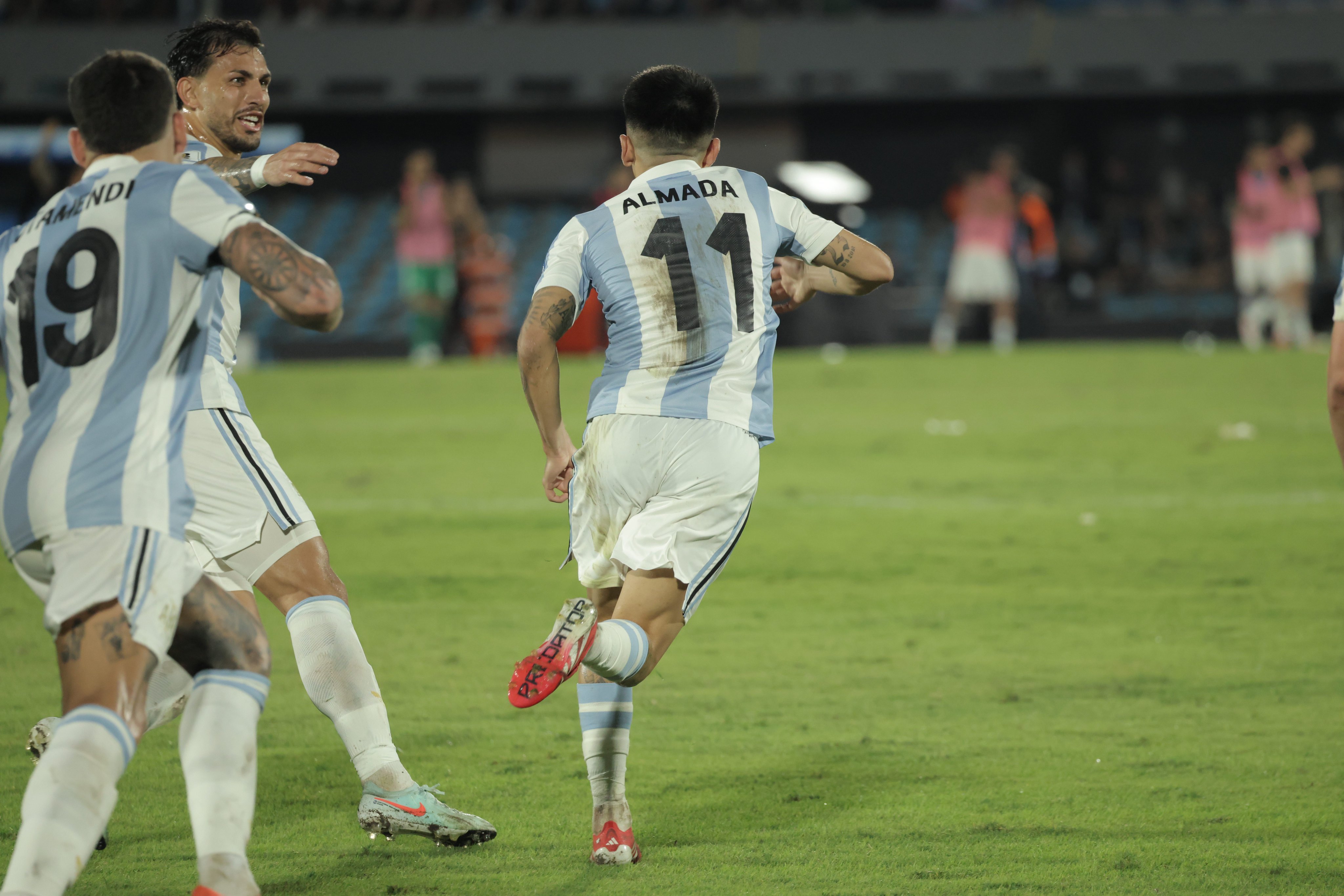 阿根廷完胜土耳其，伊布扛起全队