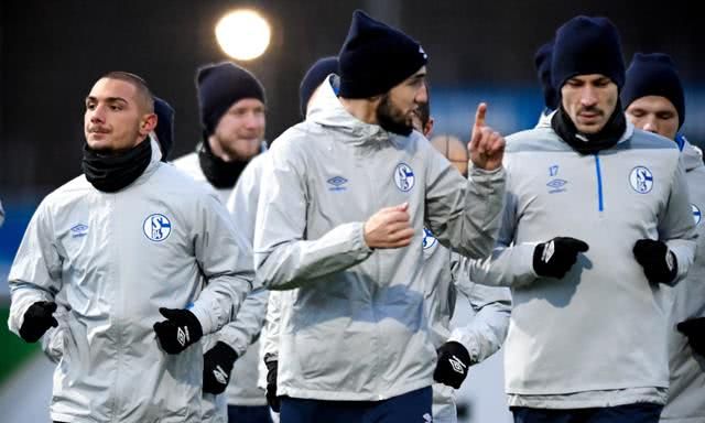 沙尔克主场平局，德甲保级形势严峻