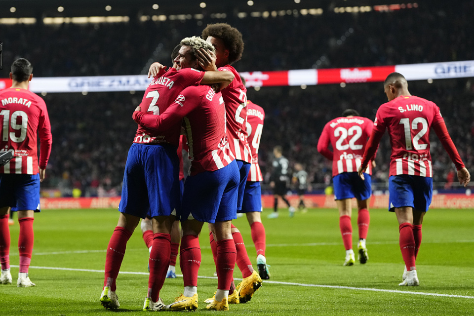 巴黎完胜曼联，格列兹曼带队取胜