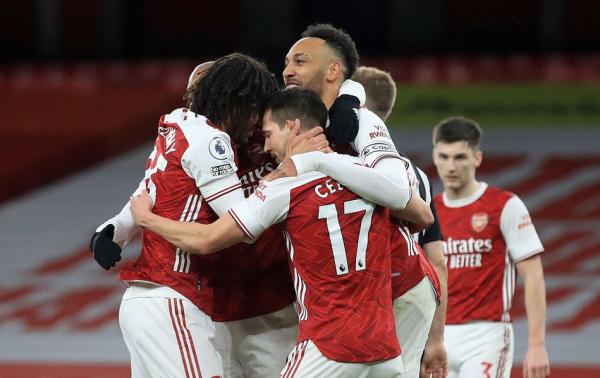 那不勒斯翻盘阿森纳，伊布带队取胜